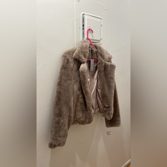 Faux Fur Jacket in Frozen Daquiri
BLANKNYC SMALL NWT - Picture 8 of 9